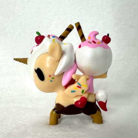 Tokidoki Amarena & Sundae Vinyl Figure - Picture 2 of 10